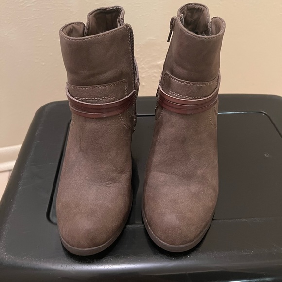 Booties. - Picture 2 of 12